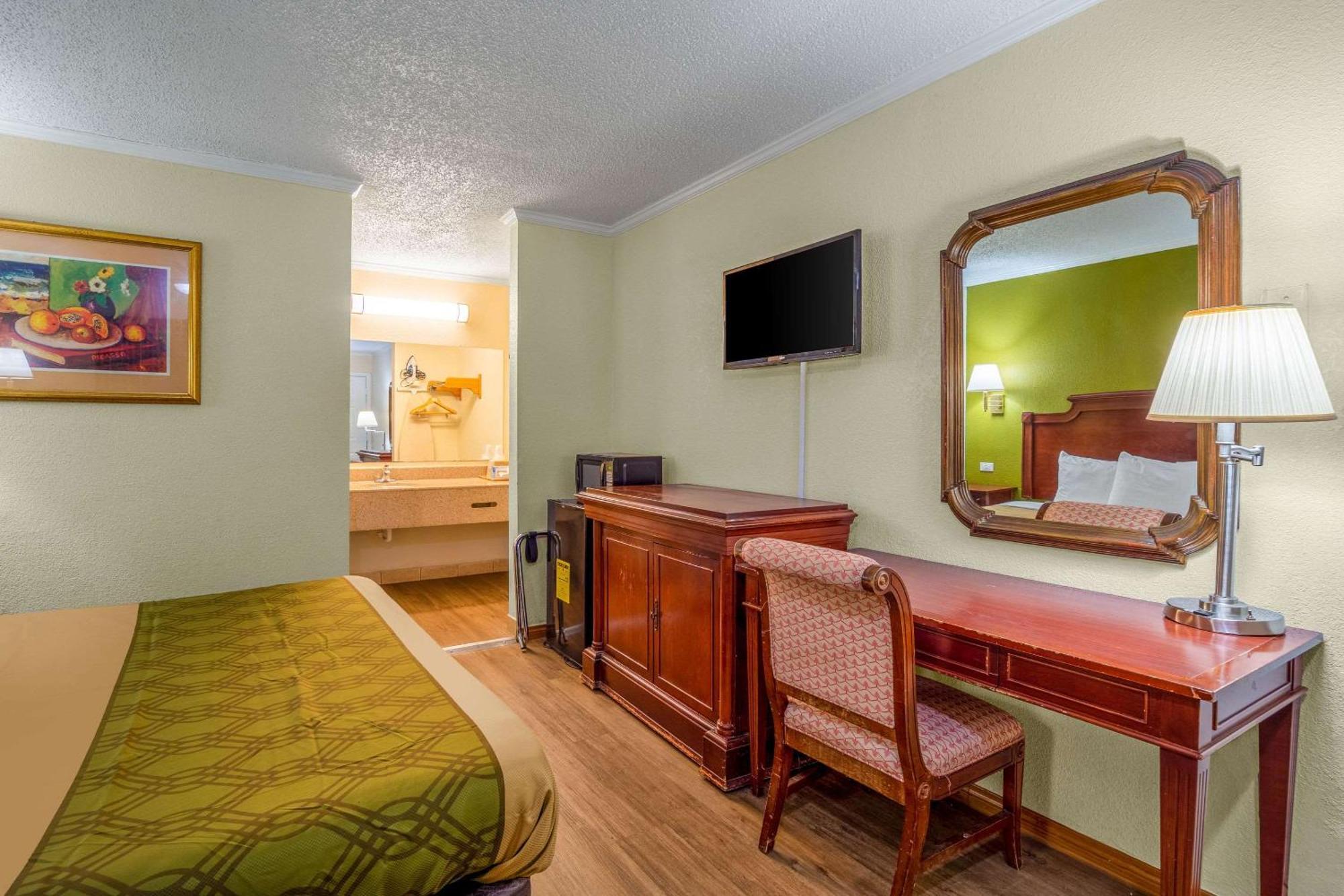 קולומביה Rodeway Inn & Suites Fort Jackson מראה חיצוני תמונה