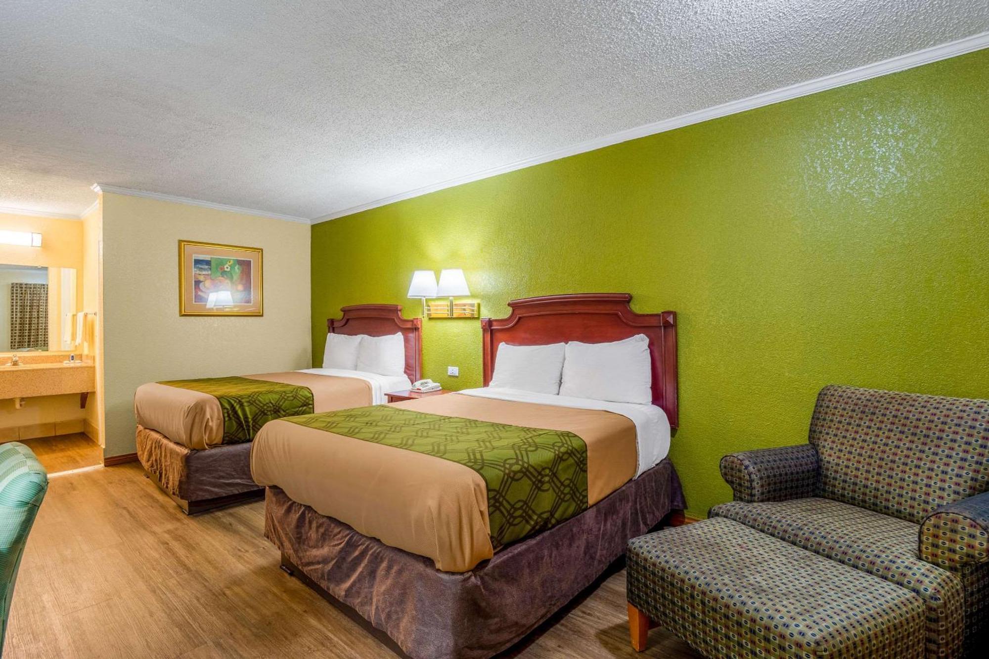 קולומביה Rodeway Inn & Suites Fort Jackson מראה חיצוני תמונה