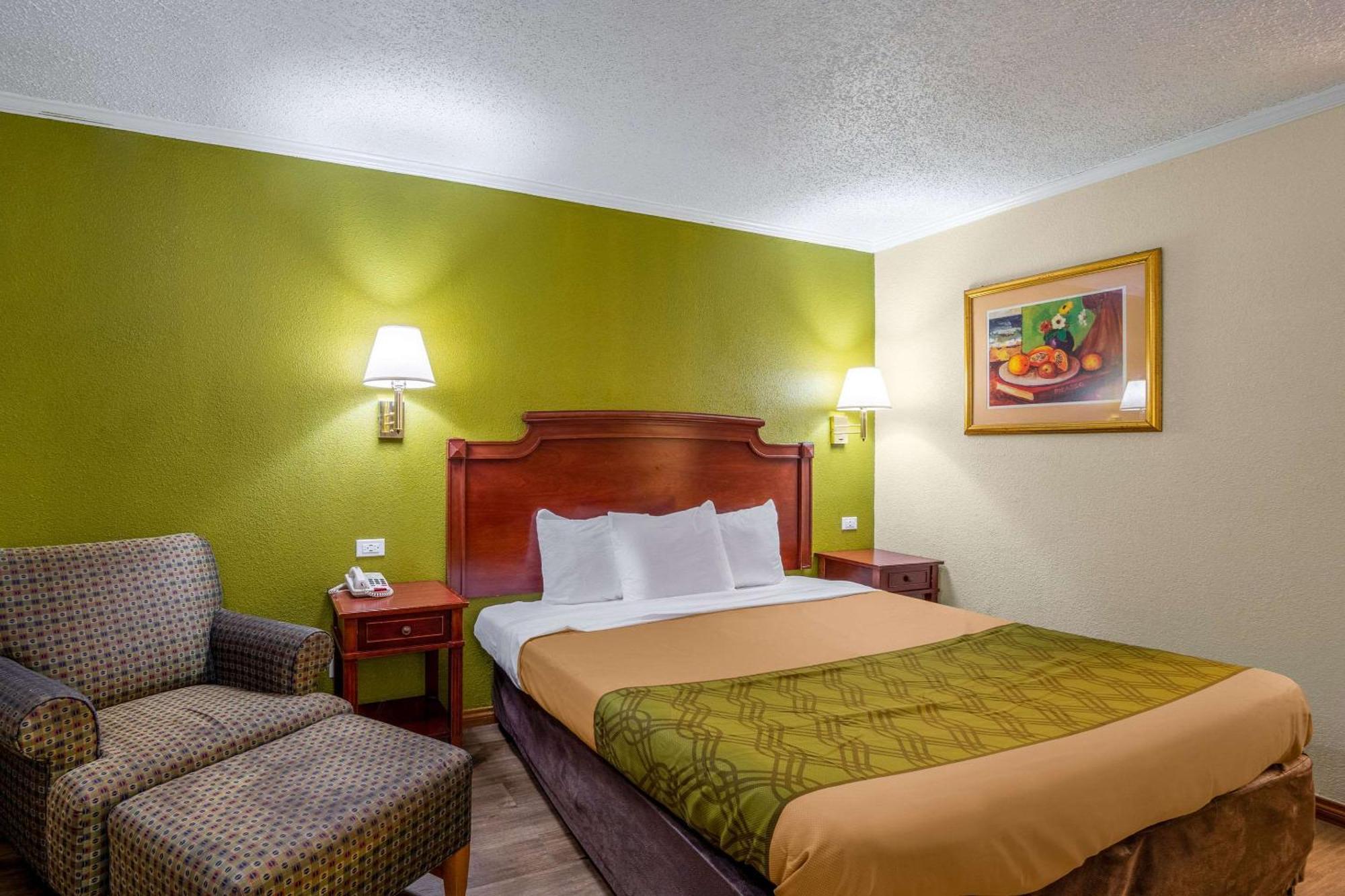 קולומביה Rodeway Inn & Suites Fort Jackson מראה חיצוני תמונה
