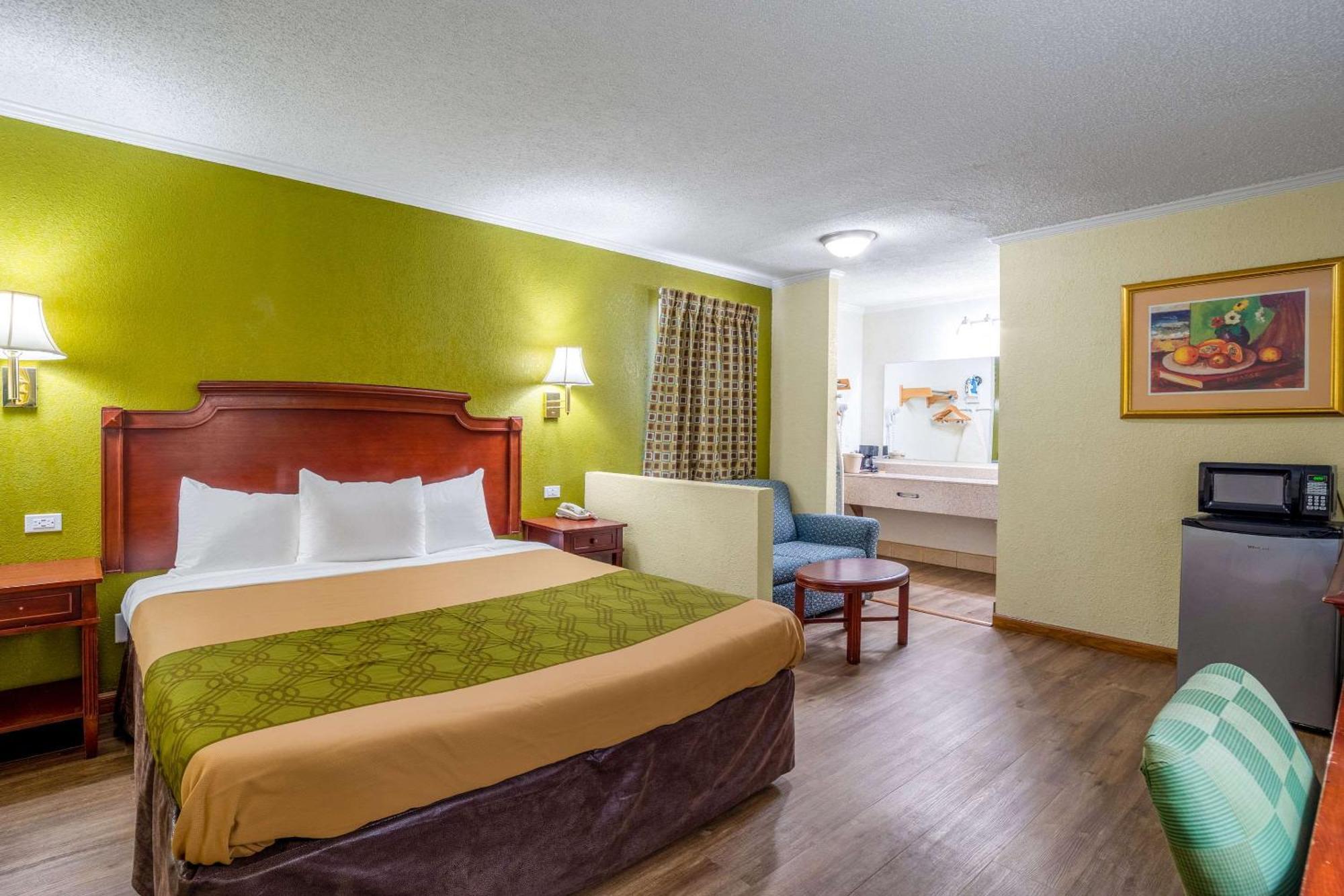 קולומביה Rodeway Inn & Suites Fort Jackson מראה חיצוני תמונה