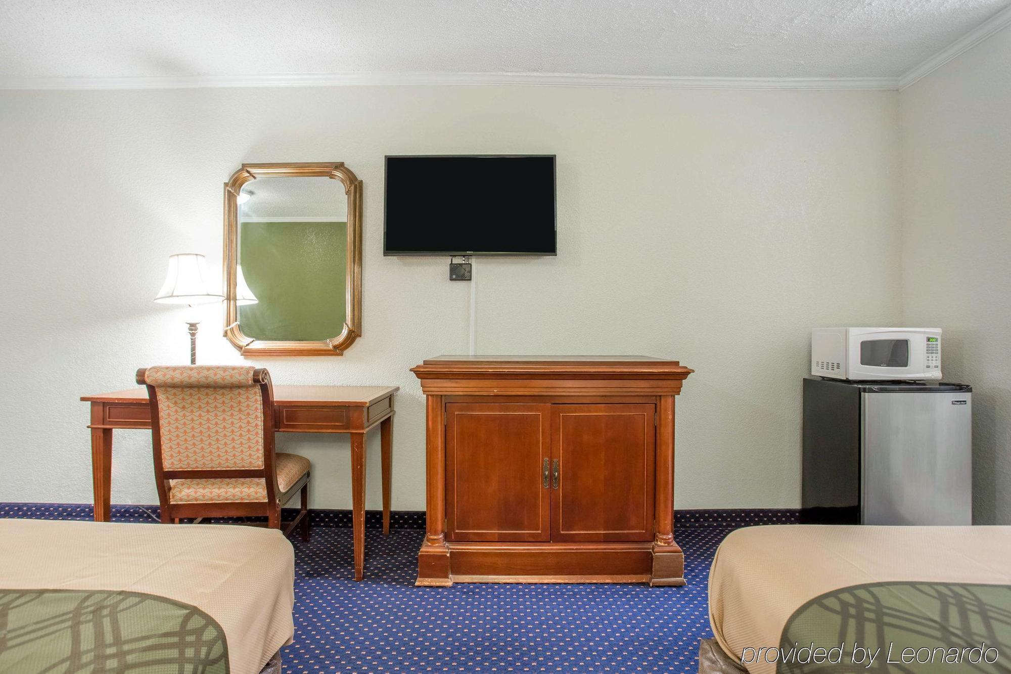 קולומביה Rodeway Inn & Suites Fort Jackson מראה חיצוני תמונה