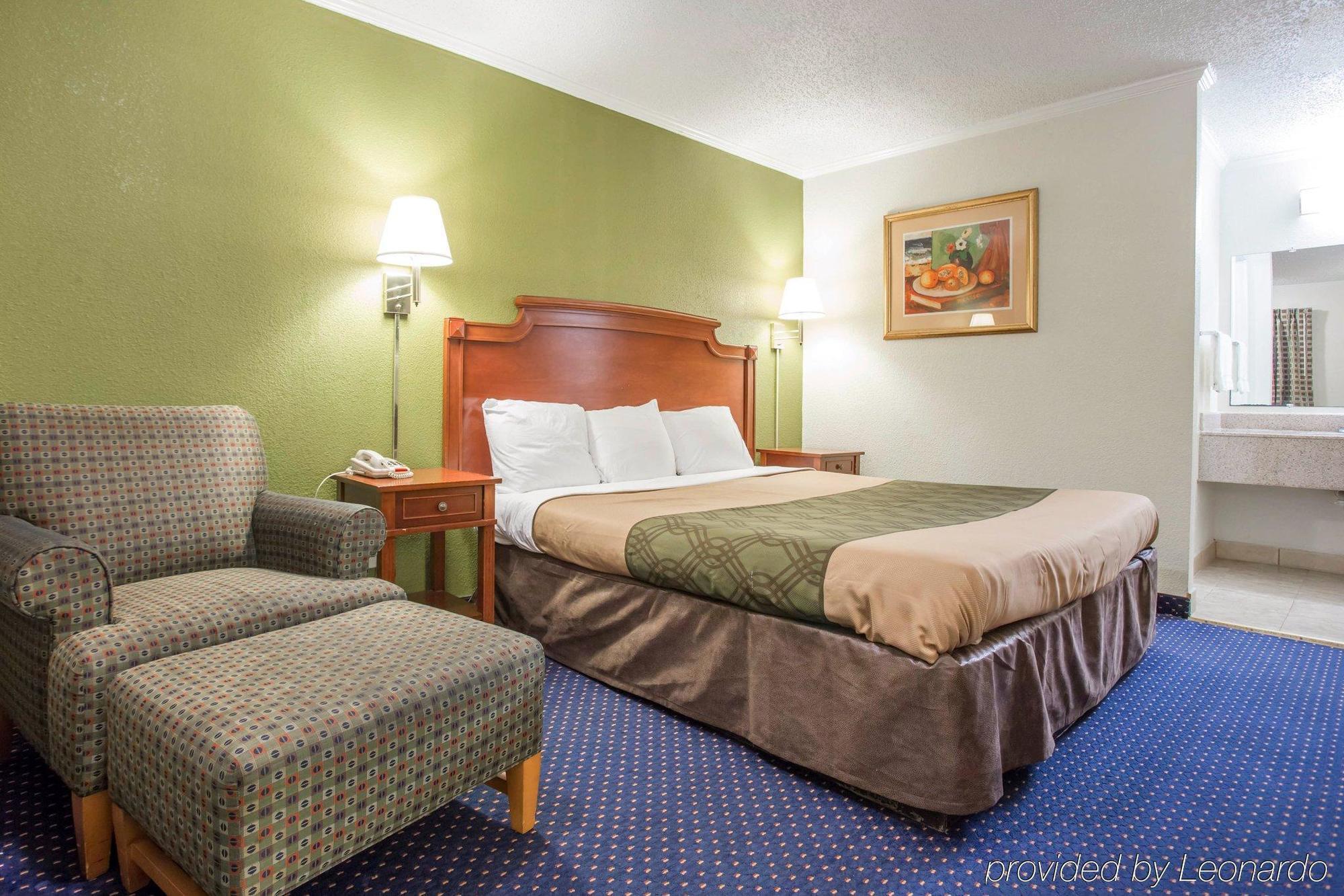 קולומביה Rodeway Inn & Suites Fort Jackson מראה חיצוני תמונה