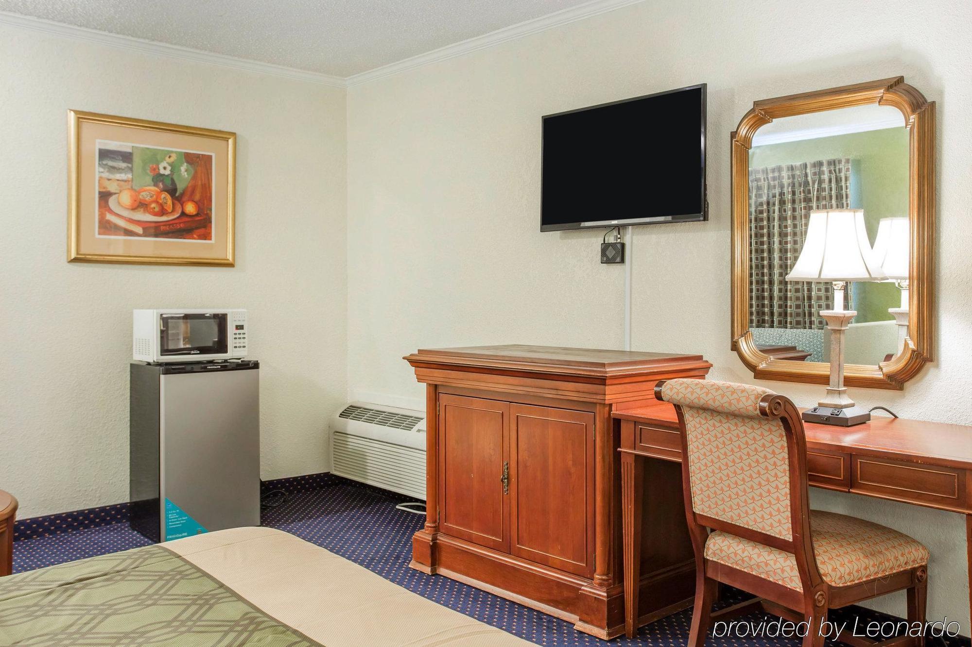 קולומביה Rodeway Inn & Suites Fort Jackson מראה חיצוני תמונה