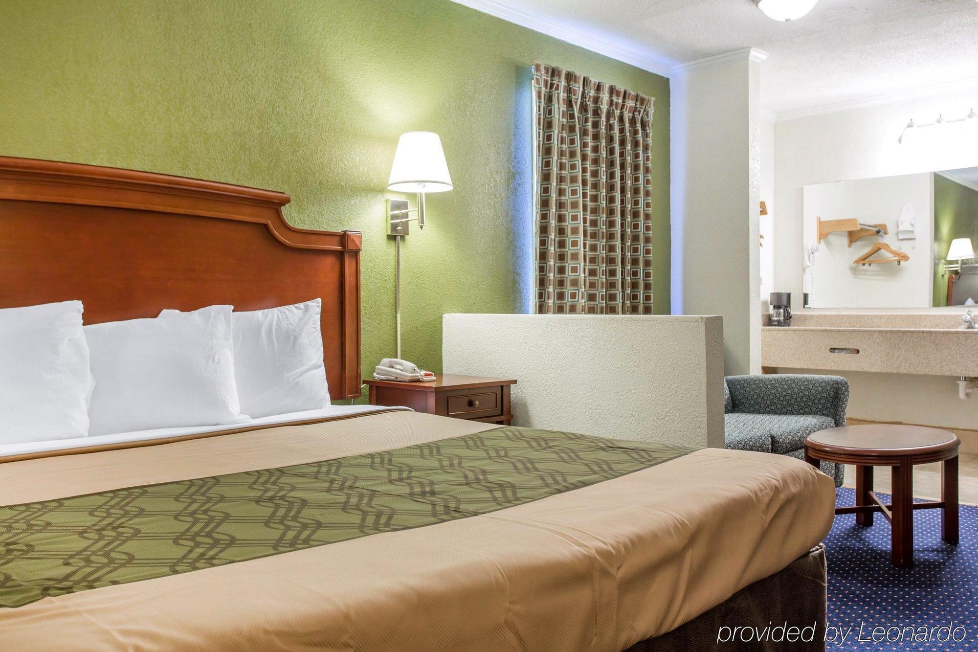 קולומביה Rodeway Inn & Suites Fort Jackson מראה חיצוני תמונה