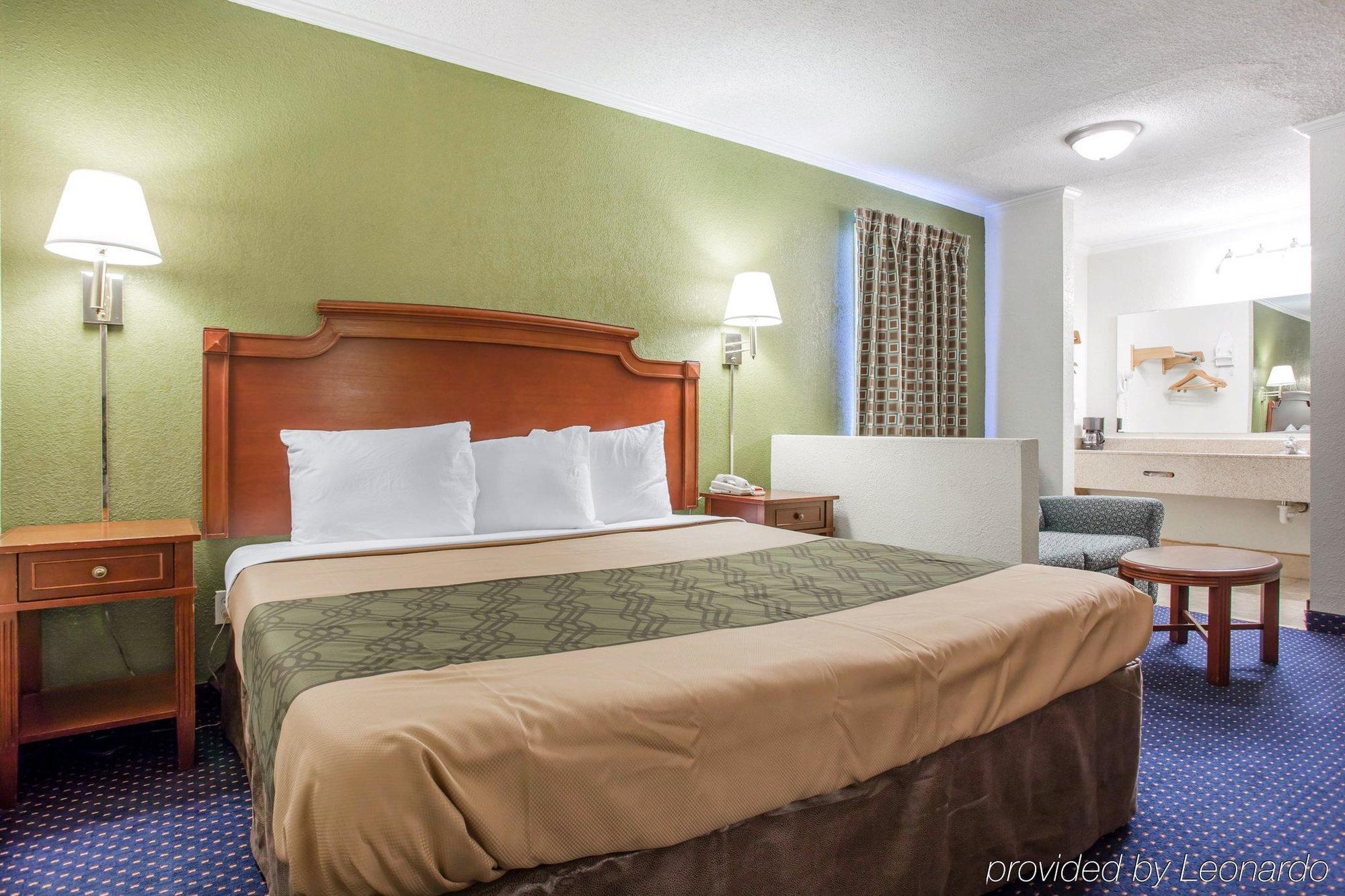 קולומביה Rodeway Inn & Suites Fort Jackson מראה חיצוני תמונה