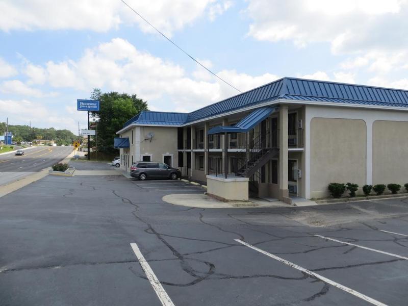 קולומביה Rodeway Inn & Suites Fort Jackson מראה חיצוני תמונה