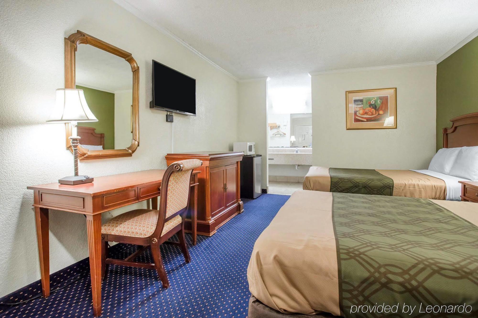 קולומביה Rodeway Inn & Suites Fort Jackson מראה חיצוני תמונה