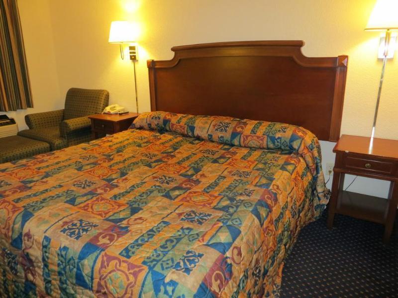 קולומביה Rodeway Inn & Suites Fort Jackson מראה חיצוני תמונה